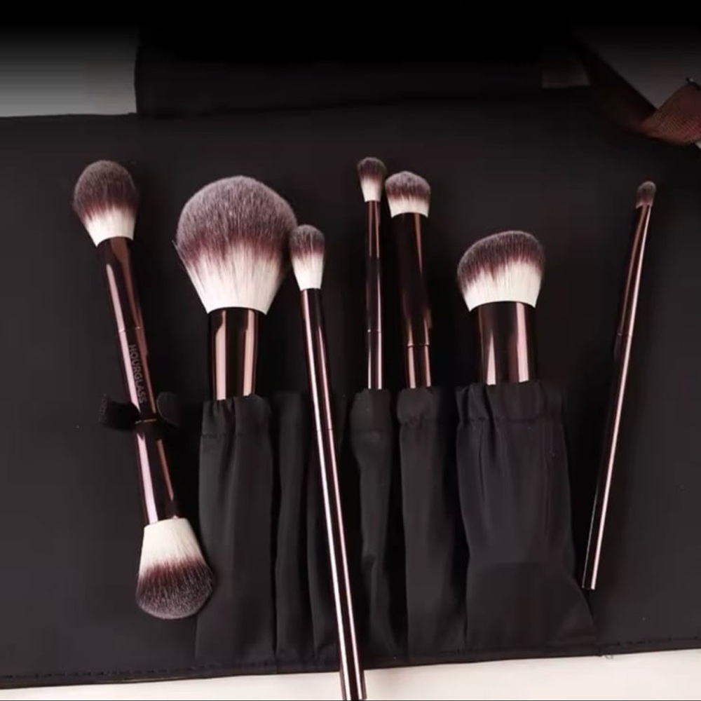 Hourglass Set of 7 Travel Brush Set with Leather Case - Picture 12 of 12